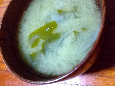 【朝活】玉ねぎと塩蔵わかめの無添加味噌汁